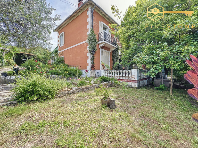 Lire la suite à propos de l’article Maison de maître Aubagne 7 pièce(s) 254,63 m2 avec piscine