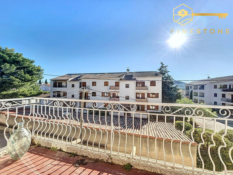 Lire la suite à propos de l’article Saint Cyr sur Mer Appartement  T2 avec belle cave, proche plage et toutes commodités !