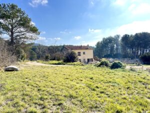 Lire la suite à propos de l’article La Bouilladisse T4 – 108m2 à rénover avec jardin