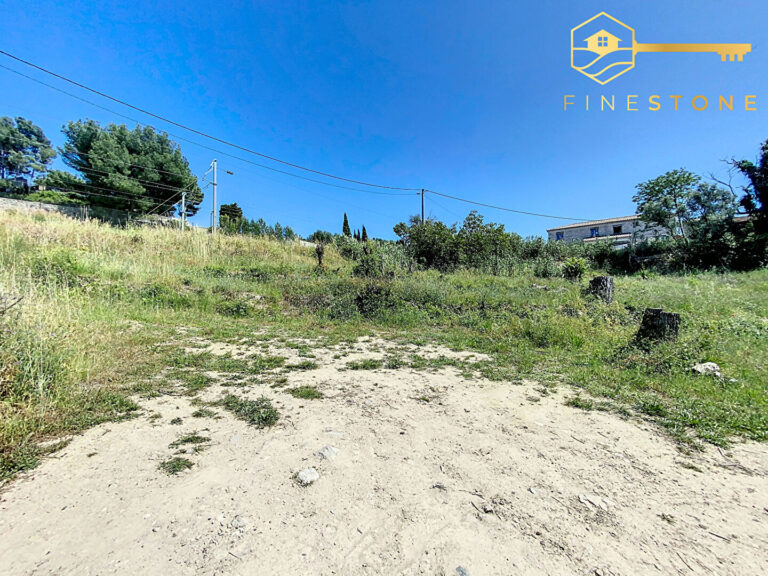 Lire la suite à propos de l’article SAINT CYR SUR MER – Terrain proche toutes commodités